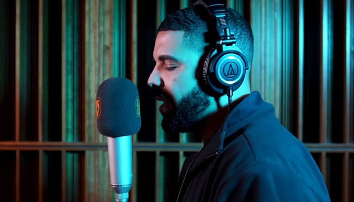 Drake sends fans into a frenzy over photo hinting at new music