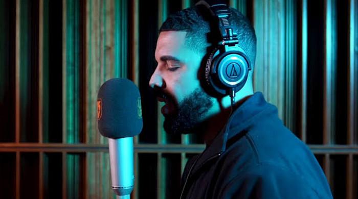 Drake sends fans into frenzy over photo hinting at new music