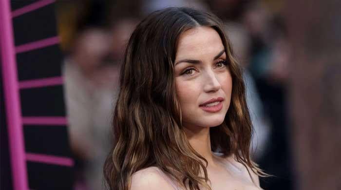 Ana de Armas spotted with unknown old man?