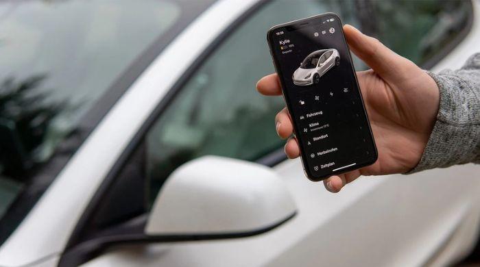Tesla app 4.62 adds iPad support in 2 columns