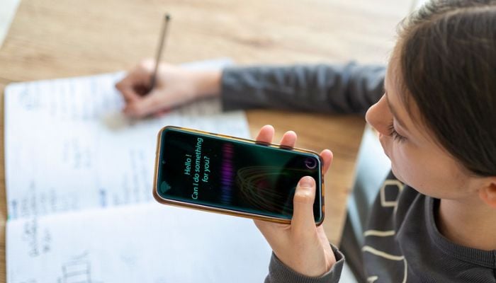 French parents underestimate children’s AI use, survey finds