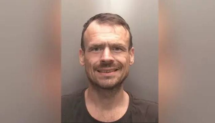 Manhunt underway after prisoner Anthony Lloyd escapes Lewisham facility