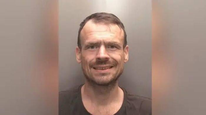Manhunt underway after prisoner Anthony Lloyd escapes Lewisham facility